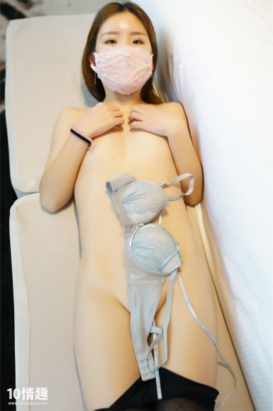 “半岛(中国)”金美儿受邀ZHANGSHUAI 大秀 笑称好友太火私下合影都要排号